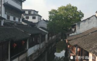 集装箱货运船